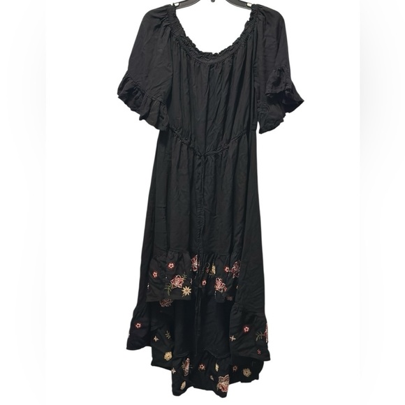 feathers Dresses & Skirts - Elegant Black Floral Dress Size 1X High-Low